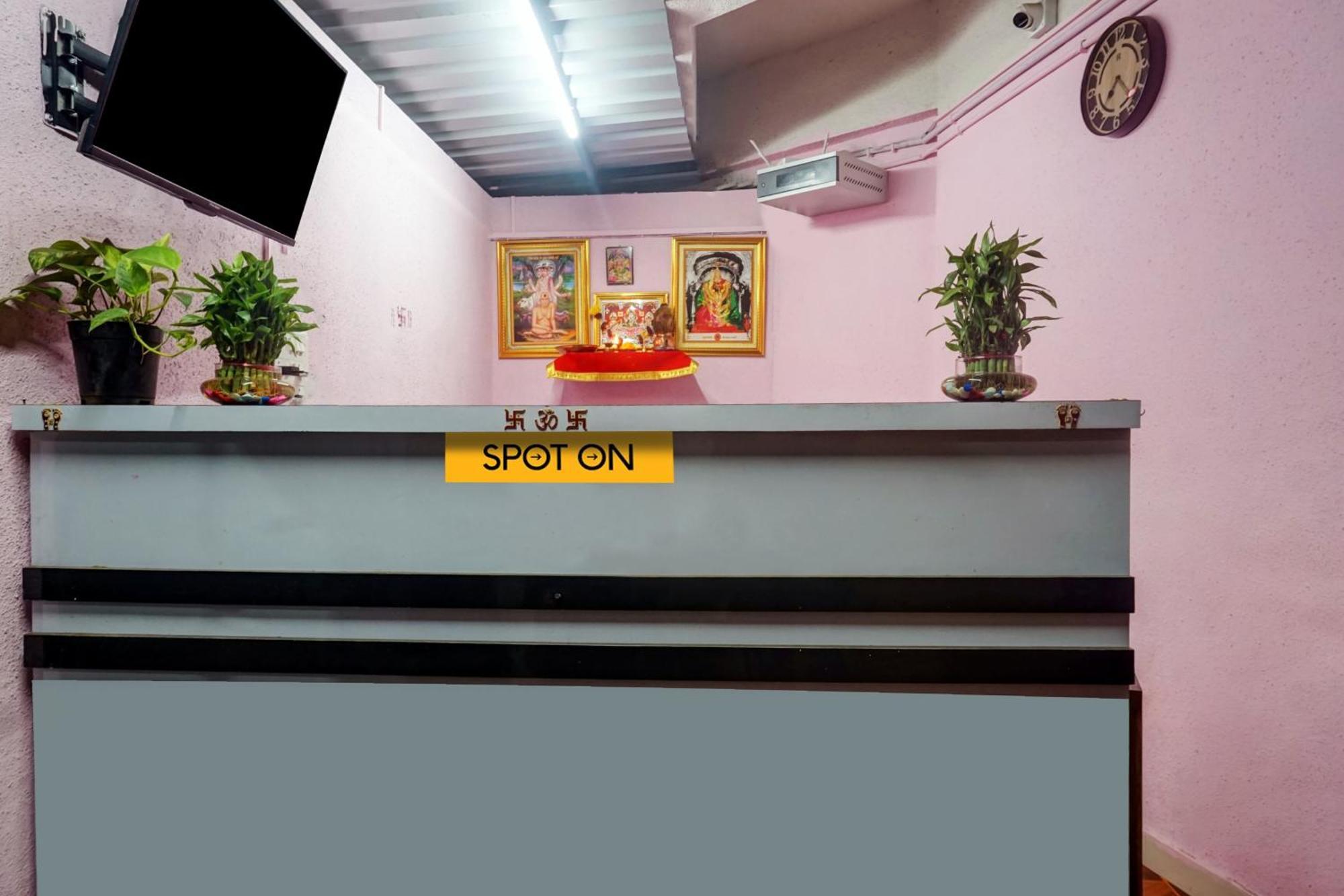 Spot On Samadhan Lodge Pune Exteriör bild