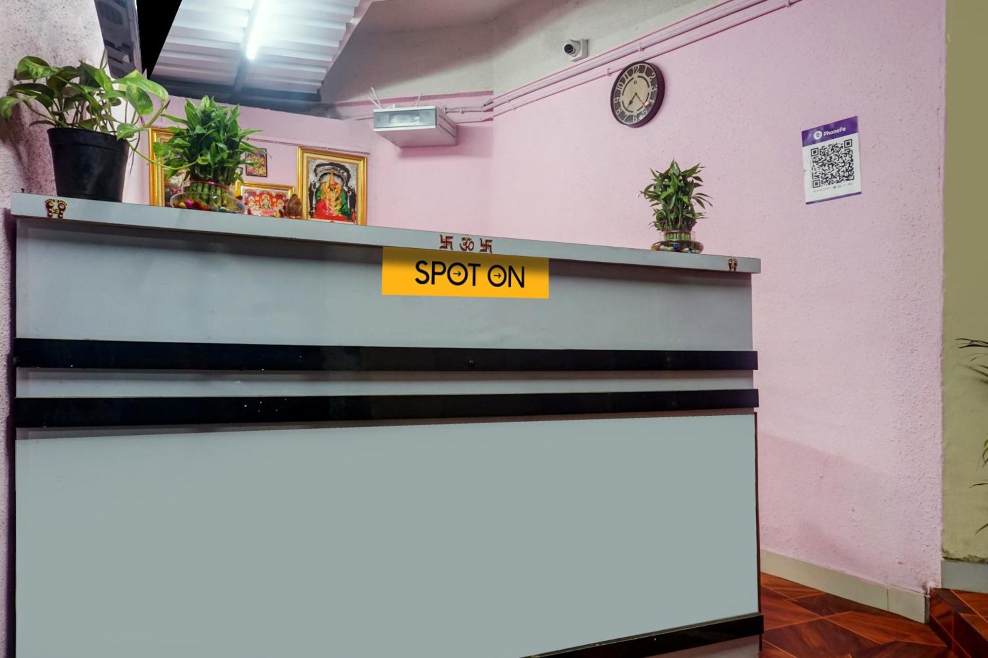 Spot On Samadhan Lodge Pune Exteriör bild